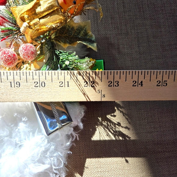 Handmade Fluffy Swifter 22" Christmas Wreath with Santa and Elves - Picture 10 of 10